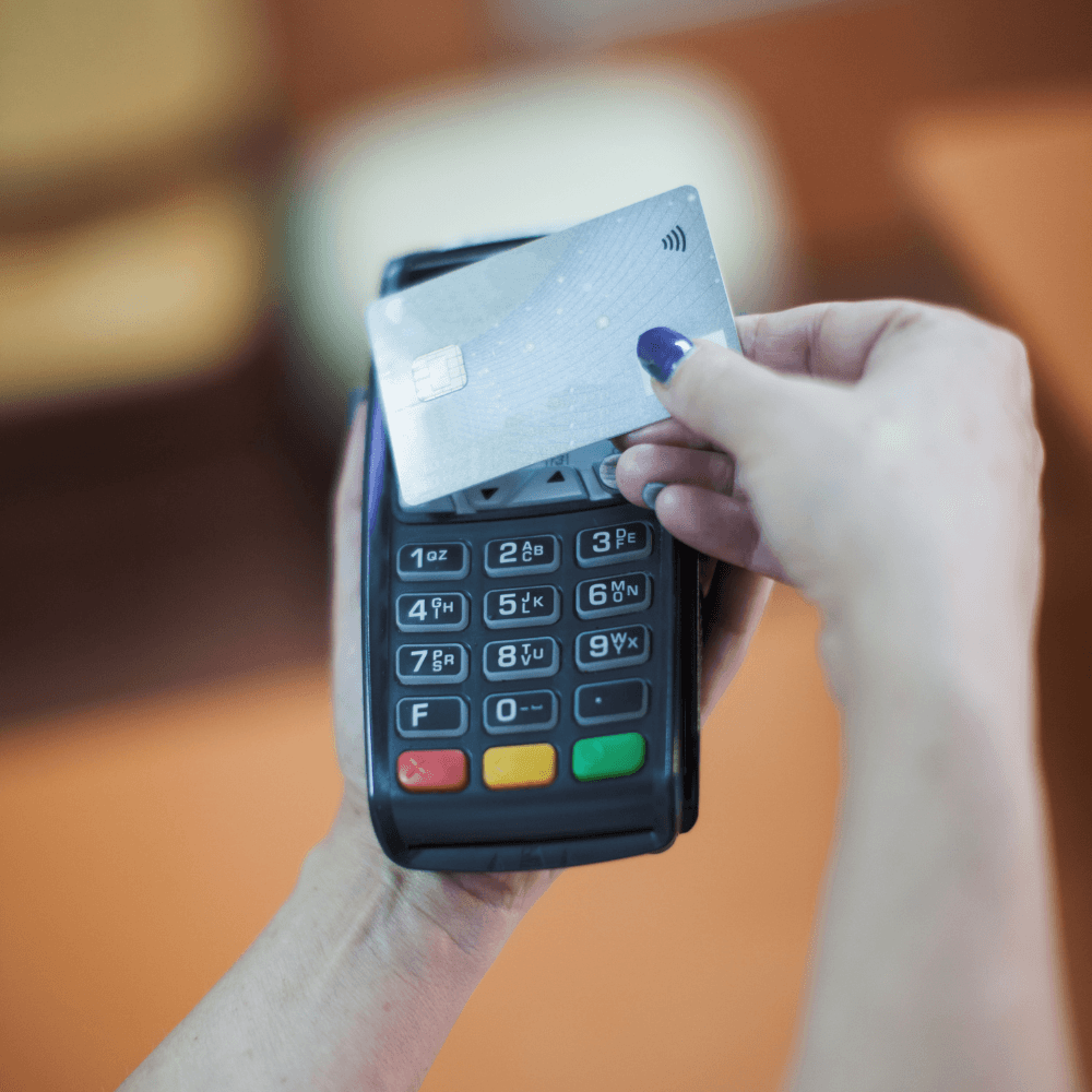 Pago sin contacto en una terminal segura